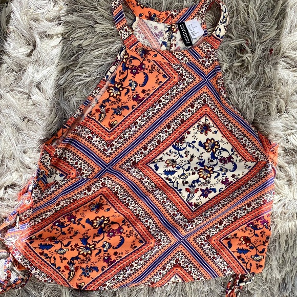 H&M Tops - Patterned Tie-Up Sides Halter Crop Top